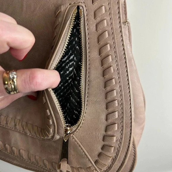 Urban‎ Expressions stylish Khloe crossbody saddle bag - Picture 7 of 14